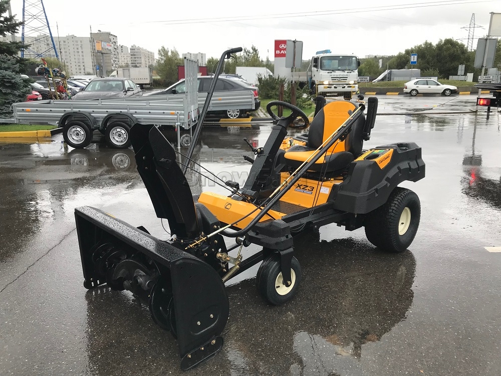 Снегоуборочный райдер Cub Cadet XZ3 с снегоотбрасывателем