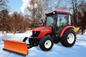 Снегоуборочный трактор Branson F36 с отвалом