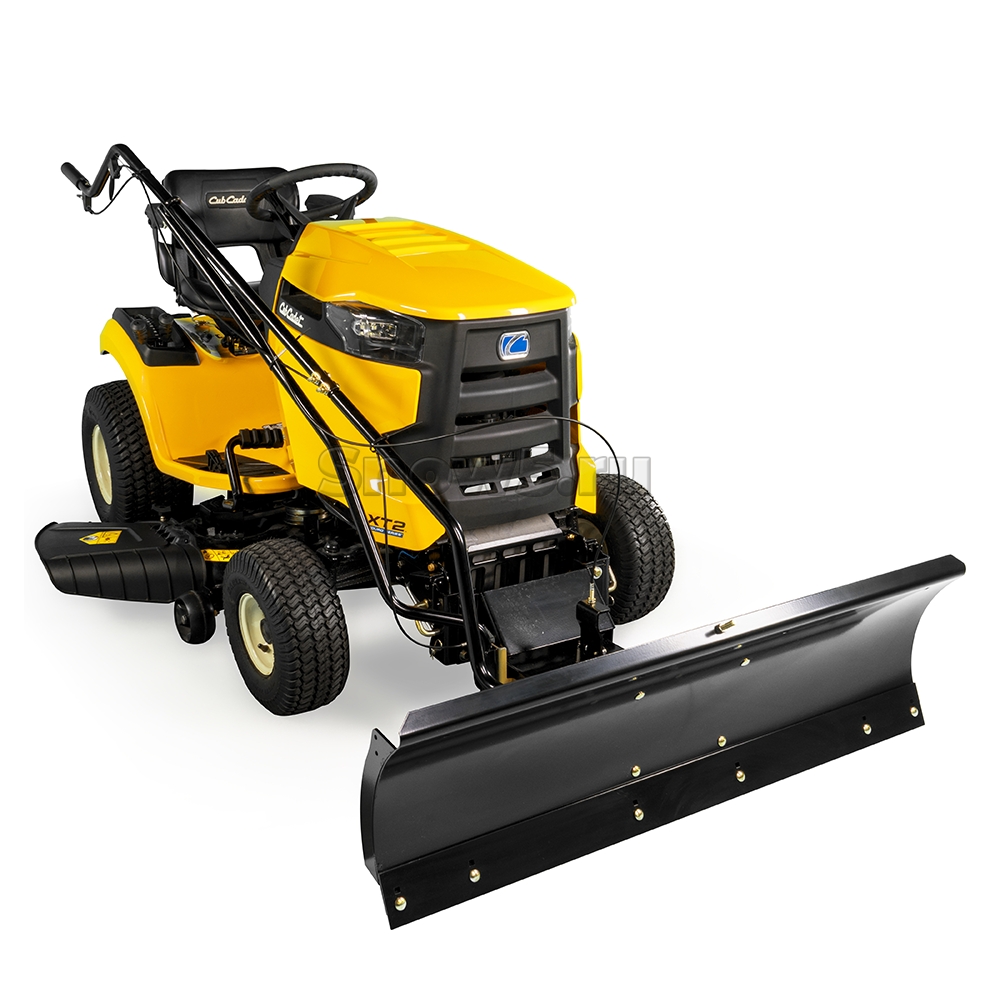 Снегоуборочный трактор Cub Cadet XT1 с отвалом для снега